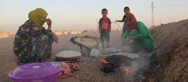 تقرير اخباري : غياب طقوس رمضان في مخيمات النازحين من الموصل