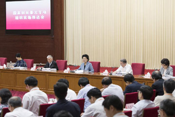 نائبة رئيس مجلس الدولة  الصيني تؤكد على أهمية تنفيذ البرامج العلمية - التكنولوجية الكبرى