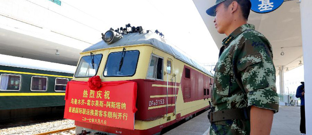 قطار ركاب جديد يربط بين الصين وقازاقستان