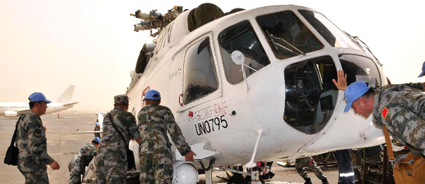 أول فريق صينى للمروحيات يصل الخرطوم للانضمام إلى قوات حفظ السلام فى دارفور