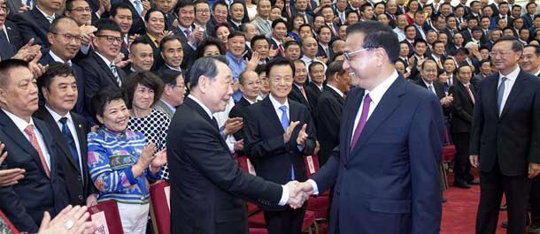 رئيس مجلس الدولة يدعو الصينيين المغتربين إلى المشاركة في الابتكار والتعاون الاقتصادي