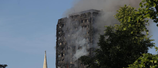سكاي نيوز: ارتفاع عدد ضحايا حريق مبني في لندن إلى 12 قتيلا