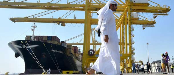 قطر: وصول سفن شحن إلى "ميناء حمد" عبر سلطنة عمان