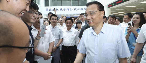 رئيس مجلس الدولة الصيني يحث منطقة شمال شرقي الصين على تسريع الإصلاحات