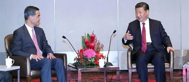 الرئيس شى جين بينغ يجتمع مع الرئيس التنفيذى لمنطقة هونج كونج الادارية الخاصة