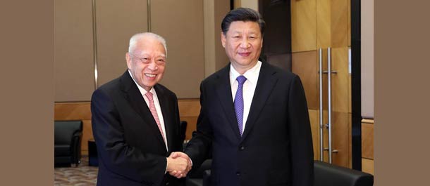 في الذكرى ال20 لعودة هونج كونج، الرئيس الصيني يلتقي أول رئيس تنفيذي لمنطقة هونج كونج الإدارية الخاصة