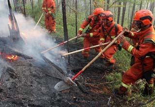 إطفاء حرائق الغابات في منغوليا الداخلية