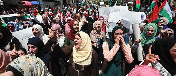 فلسطينيون يتظاهرون في نابلس ضد الإجراءات الإسرائيلية في القدس