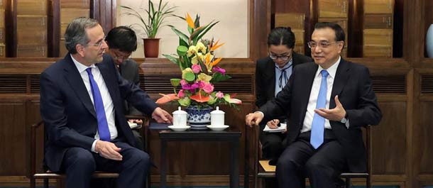 رئيس مجلس الدولة الصيني يجتمع مع رئيس وزراء اليونان السابق