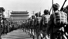شي يشيد بالثوريين والشهداء في ذكرى تأسيس جيش التحرير الشعبي الصيني