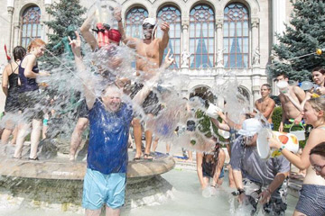 معركة مائية في مدينة بودابست