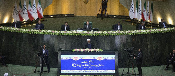 روحاني يؤدي اليمين الدستورية أمام البرلمان الإيراني
