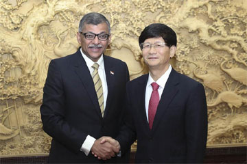 الصين وسنغافورة تتفقان على دعم التعاون بين الهيئات التشريعية