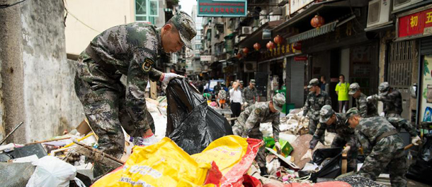 القوات الصينية في مكاو تساعد في الإنقاذ من الكوارث
