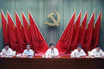 مسؤول بارز بالحزب الشيوعي الصيني يؤكد على أهمية تعزيز القدرات السياسية