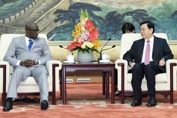 كبير المشرعين الصينيين يلتقي رئيس مجلس الشيوخ البوروندي