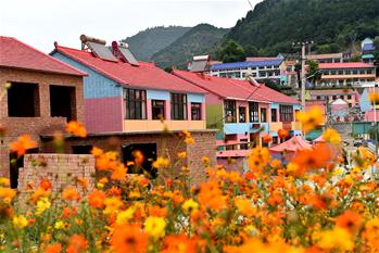 القرية الملونة الجميلة في جبل تايهانغ بمقاطعة شانشي
