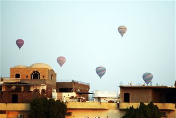 جولة رائعة في بالونات الهواء الساخن فوق مصر