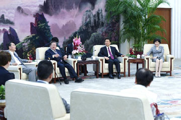 نائب الرئيس الصينى يحث اليابان على تحسين العلاقات الثنائية