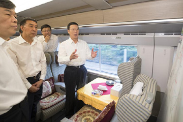 نائب رئيس مجلس الدولة الصينى يؤكد على النوعية العالية للعمل فى التخطيط لمنطقة شيونغآن