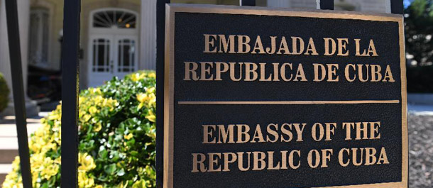 الولايات المتحدة تطالب كوبا بخفض 15 فرداً من العاملين بسفارتها في واشنطن