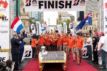 فريق نيون الهولندي لسباقات سيارات الطاقة الشمسية يفوز بلقب التحدي العالمي للمرة السابعة