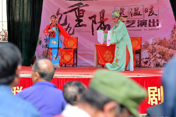 إقامة الحفل لاستقبال "عيد تشونغيانغ" في ديار رعاية المسنين في القرى بنانتشانغ