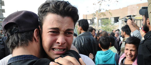 تحقيق إخباري : أهالي المخطوفين لدى داعش يذرفون الدموع فرحا بعودتهم إلى مدينة القريتين