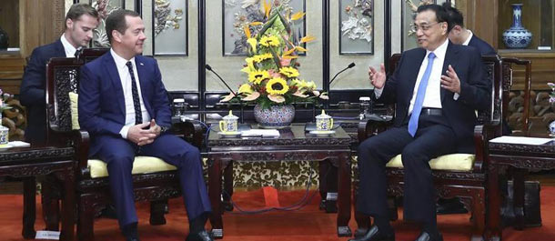 رئيسا وزراء الصين وروسيا يجتمعان في بكين لبحث العلاقات الثنائية