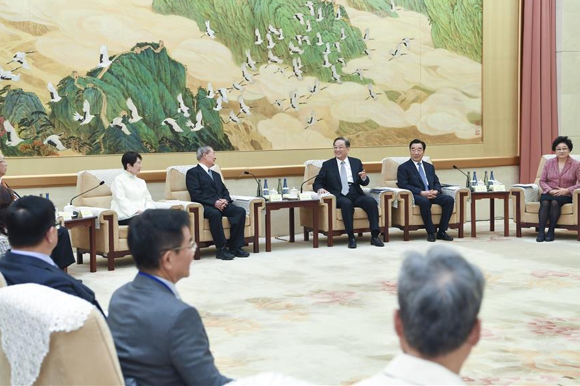 كبير المستشارين السياسيين الصينيين يلتقي مشرعين من تايوان