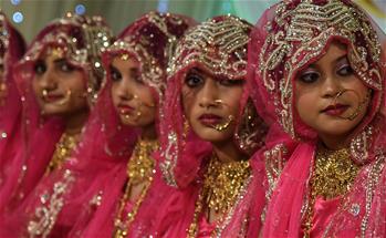 حفل زفاف جماعي لـ11 عريس وعروسة فى مومباي، الهند