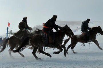 مهرجان جبل فونغهوانغ لبدء الأنشطة على الثلوج بمنغوليا الداخلية