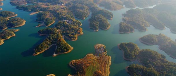جمال بحيرة تسيشيا في مقاطعة هونان الصينية