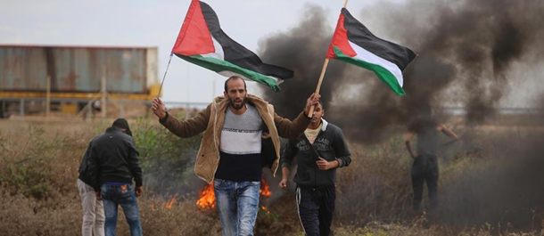 تقرير إخباري: مواجهات وإضراب في غزة والضفة الغربية احتجاجا على قرار ترامب بشأن القدس