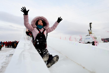 مهرجان الجليد والثلج في مدينة هوهيهوت بمنطقة منغوليا الداخلية