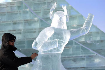 مسابقة النحت على الجليد في مدينة هاربين في الصين