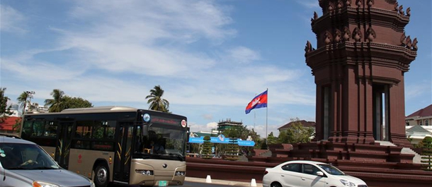 تحقيق إخباري: الحافلات "الذكية" الصينية توفر تجربة نقل مريحة وآمنة للركاب في كمبوديا