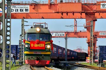 663 قطار شحن بين تشونغتشينغ وأوروبا