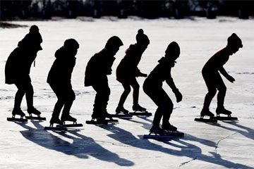فعاليات اللياقة البدنية في فصل الشتاء تنتقد في منغوليا الداخلية