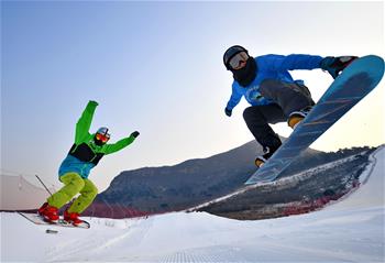 التزلج على الثلج لقضاء أجازة نهاية الأسبوع السعيدة