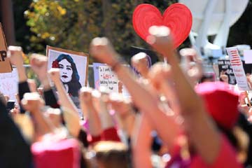 مسيرة النساء تقام في أمريكا للحصول على حقوق النساء المشروعة