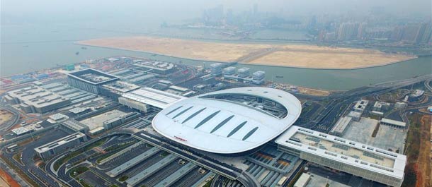 الصين تكمل أعمال مشاريع ميناء أطول جسر بحري في العالم