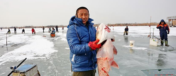 مهرجان الصيد الجليدي في شمالي الصين