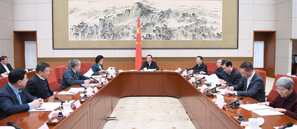 رئيس مجلس الدولة لي كه تشيانغ يعقد مشاورات بشأن مسودة تقرير عمل الحكومة