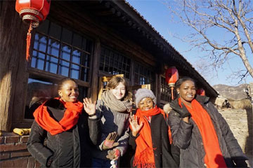 أجانب في بكين يستقبلون عيد الربيع في الصين