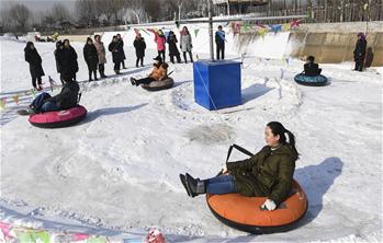 الاستمتاع الشعب الصيني بالرياضة الشتوية بمقاطعة خبي