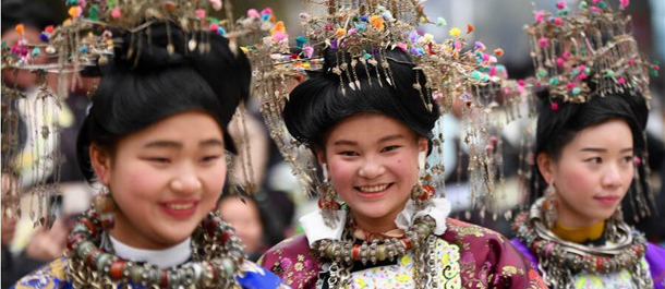 أهالي قومية دونغ يقومون بنشاطات لاستقبال عيد الربيع