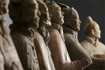 مكتب التحقيقات الفيدرالي يوجه إلى شاب أمريكي تهمة سرقة إصبع تمثال محارب صيني