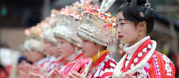 نشاطات احتفالية ممتعة بعيد الربيع في قرية تسن تسوي لقومية مياو