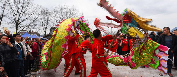 رقصة التنين في جنوب غربي الصين